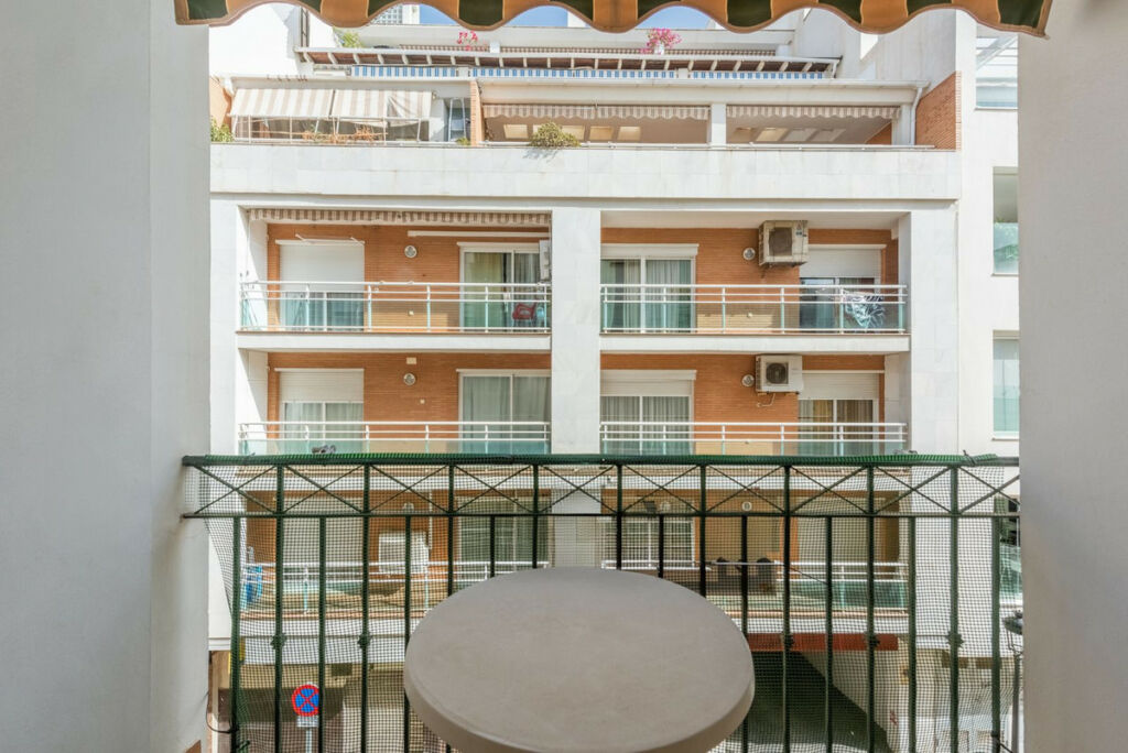 Middle Floor Apartment Estepona Málaga