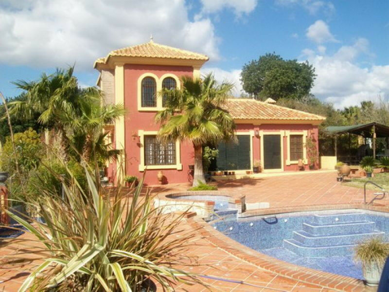 Detached Villa Benamocarra Málaga