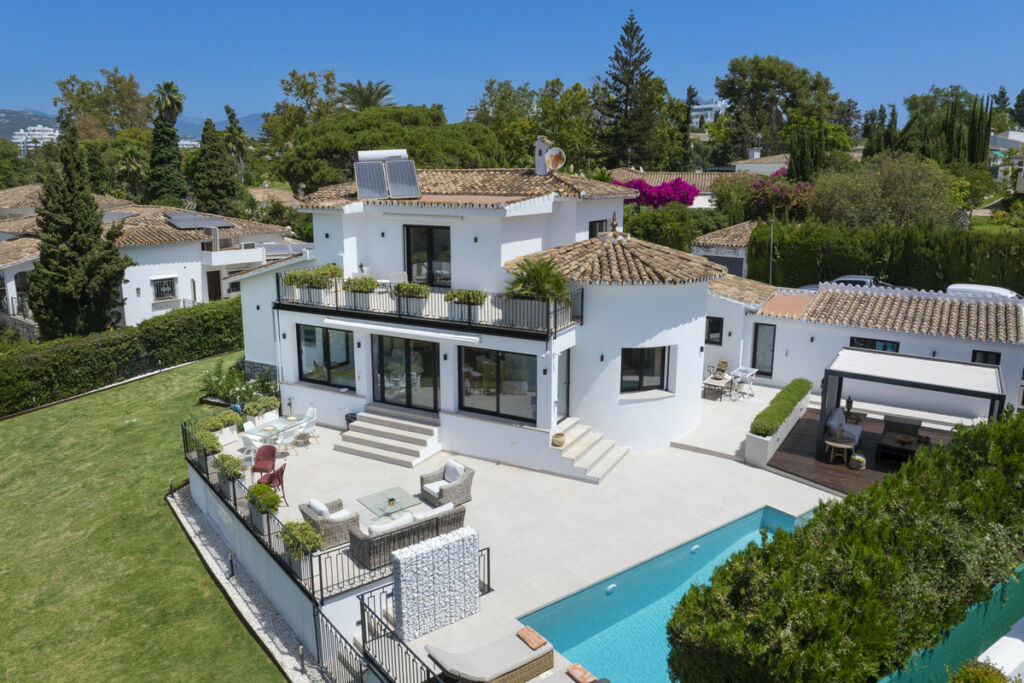 Detached Villa Guadalmina Alta Málaga - image 5