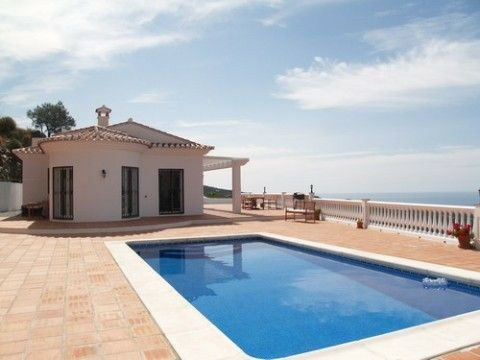 Detached Villa Sayalonga Málaga