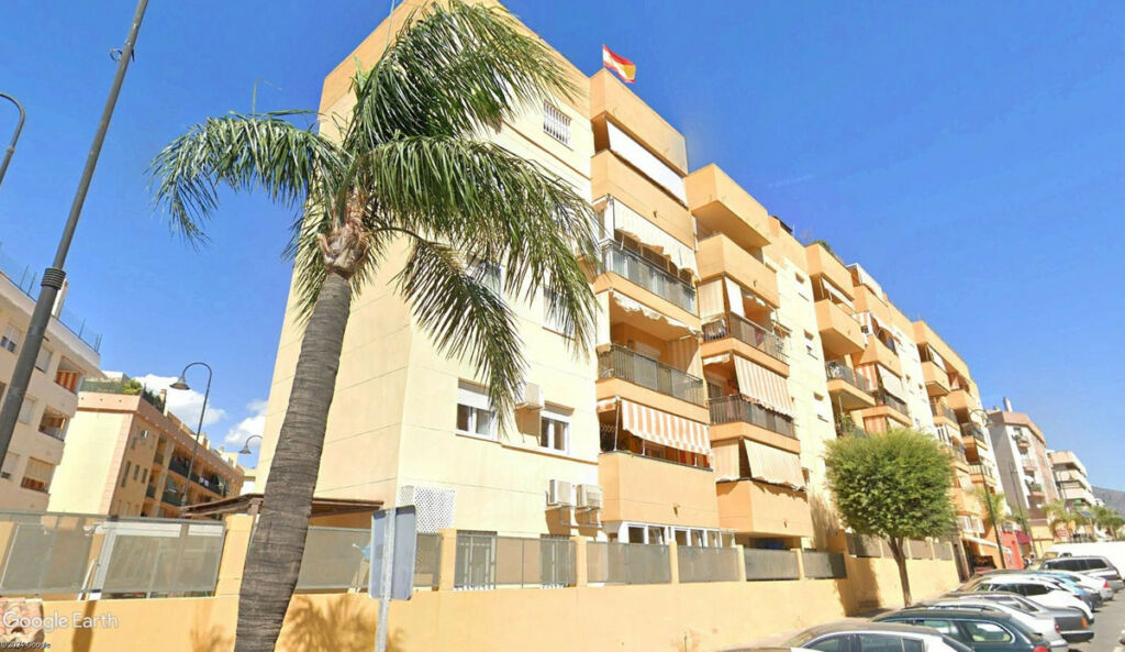 Middle Floor Apartment Las Lagunas Málaga - image 2