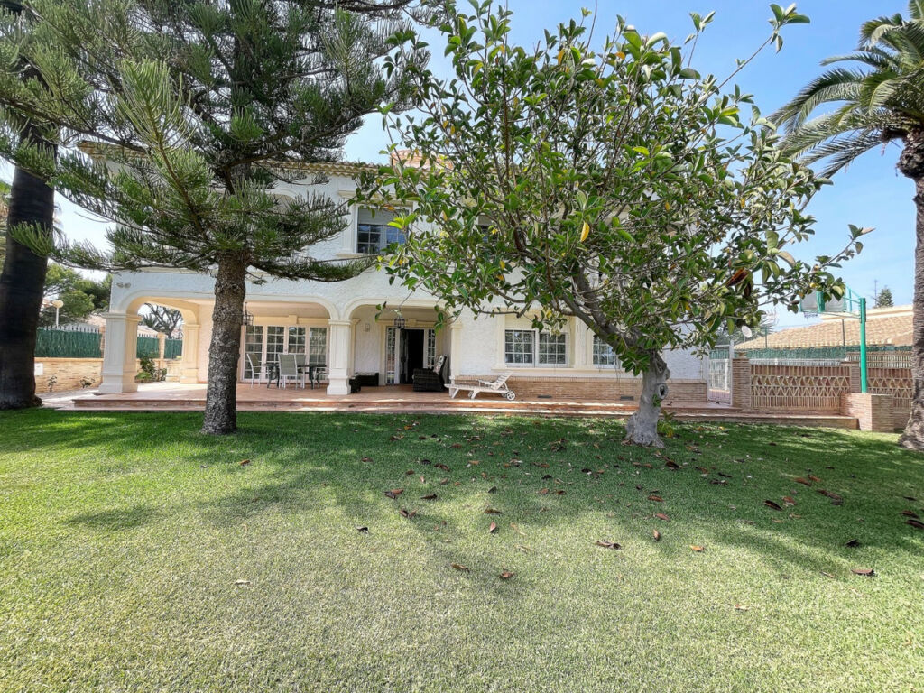 Detached Villa Cabo Roig Alicante