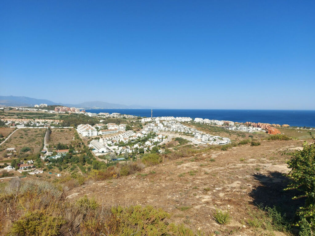 Residential Plot La Duquesa Málaga - image 2