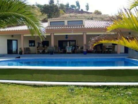 Detached Villa Sayalonga Málaga