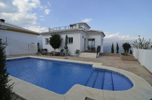 Detached Villa Viñuela Málaga