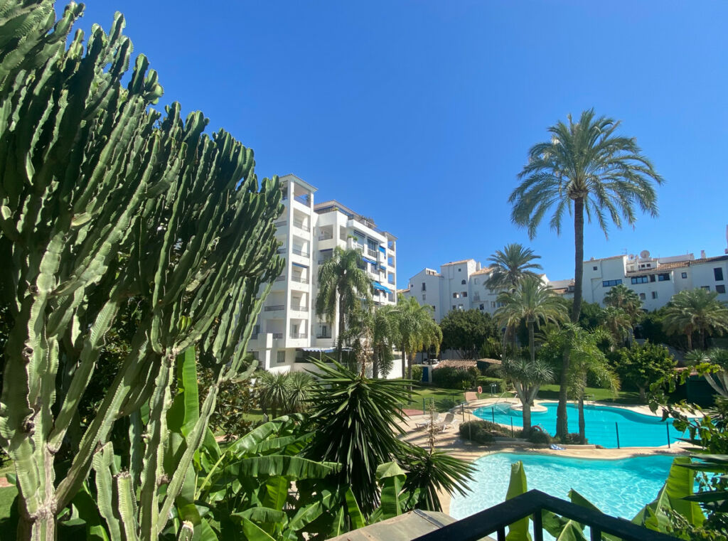 Middle Floor Apartment Puerto Banús Málaga