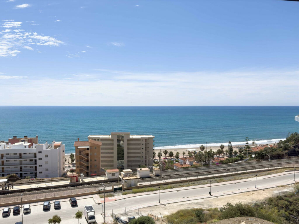 Middle Floor Apartment Fuengirola Málaga - image 11