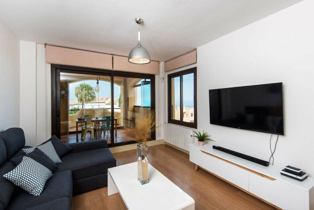 Middle Floor Apartment Benalmadena Málaga - image 10