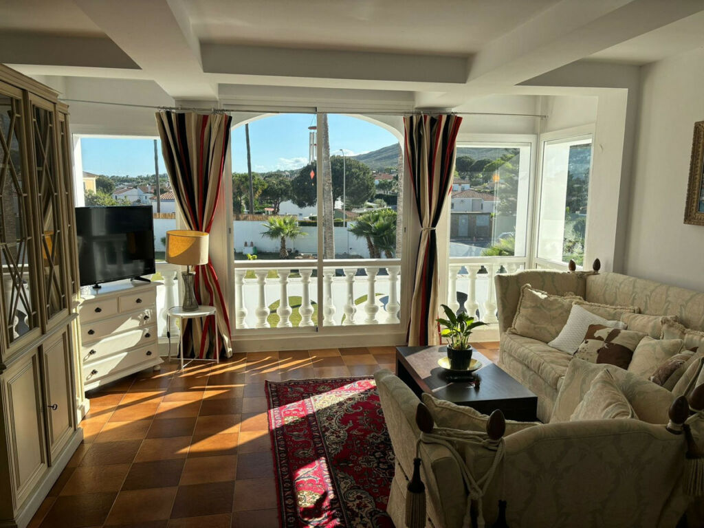 Detached Villa La Línea Cádiz - image 10