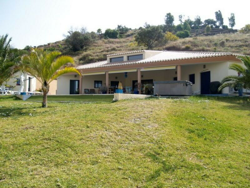 Detached Villa Sayalonga Málaga - image 10