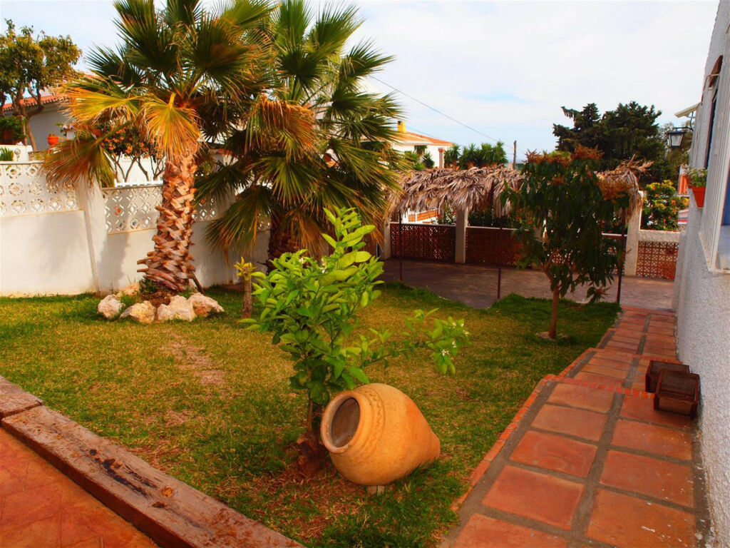 Detached Villa Benajarafe Málaga - image 10
