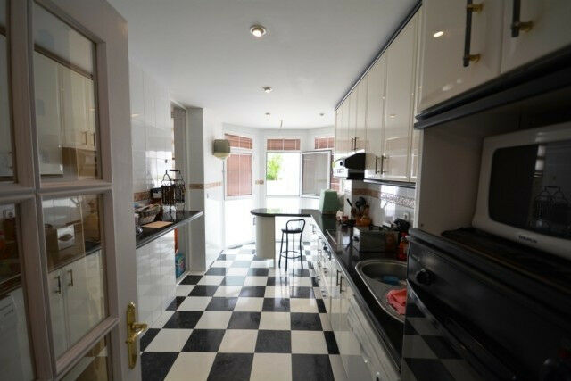 Middle Floor Apartment La Cala del Moral Málaga - image 10