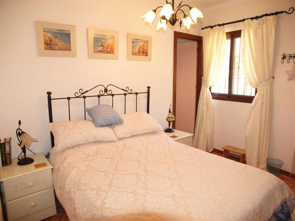 Detached Villa Viñuela Málaga - image 10