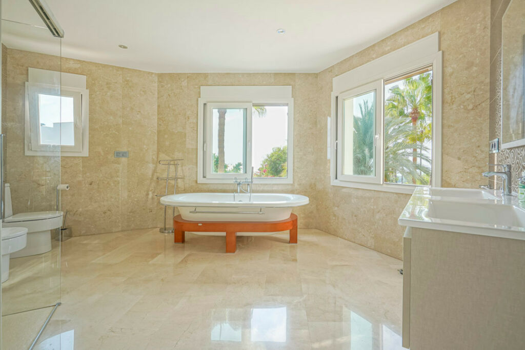 Detached Villa Benissa Alicante - image 10