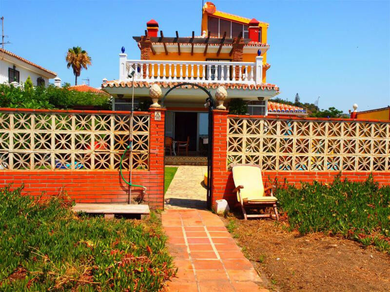 Detached Villa Benajarafe Málaga - image 10