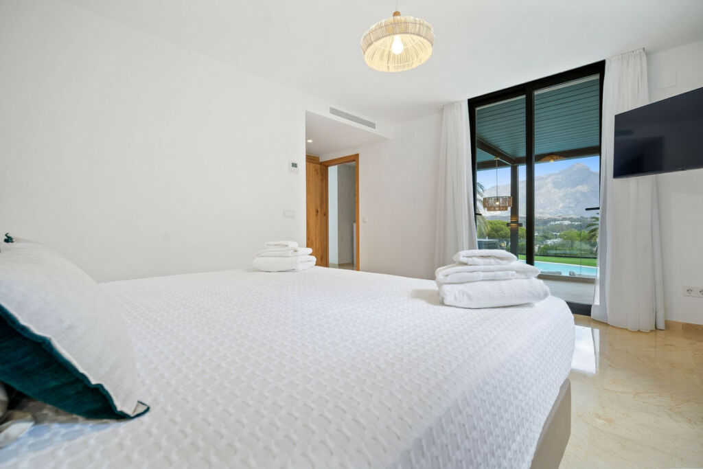 Detached Villa Nueva Andalucía Málaga - image 10
