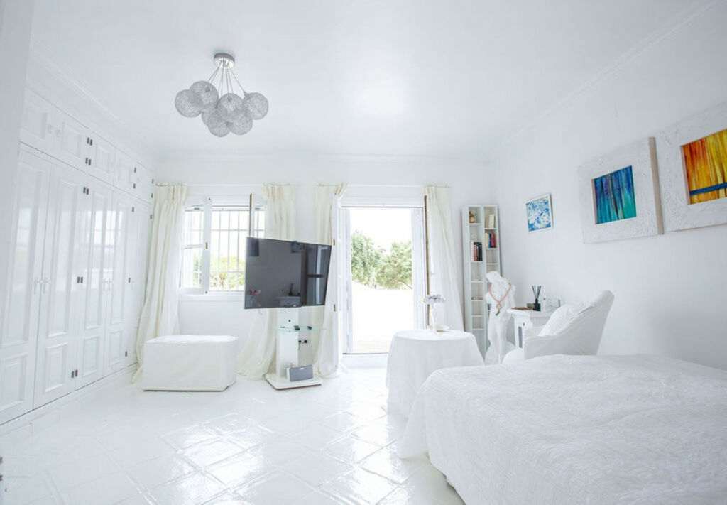 Detached Villa San Roque Club Cádiz - image 10