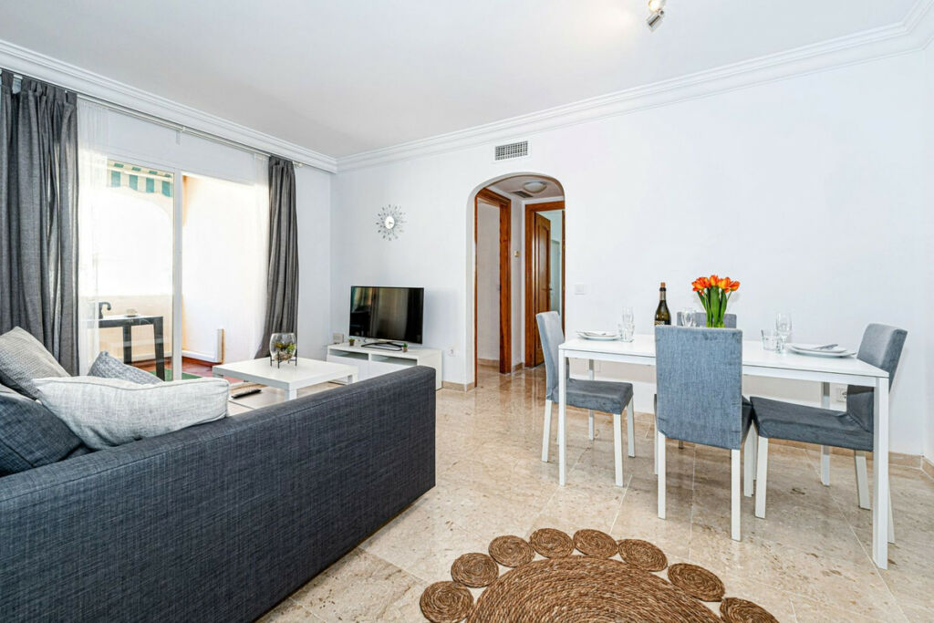 Middle Floor Apartment Estepona Málaga - image 10