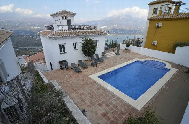 Detached Villa Viñuela Málaga - image 10