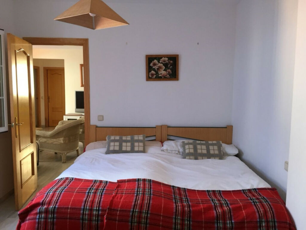 Middle Floor Apartment Mezquitilla Málaga - image 10