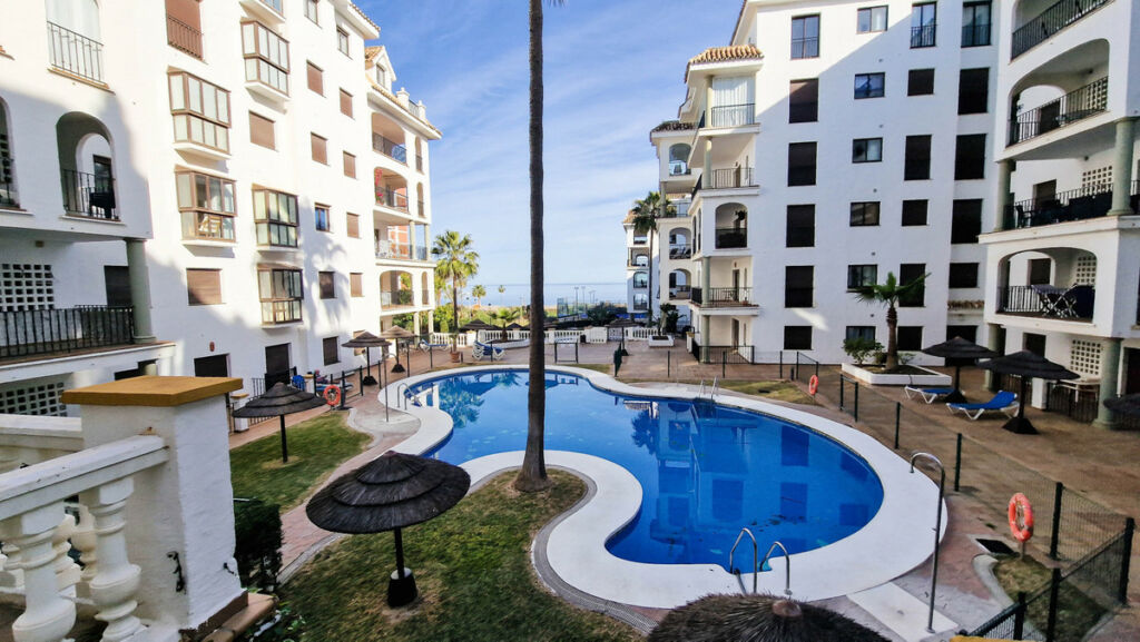 Ground Floor Apartment La Duquesa Málaga - image 11