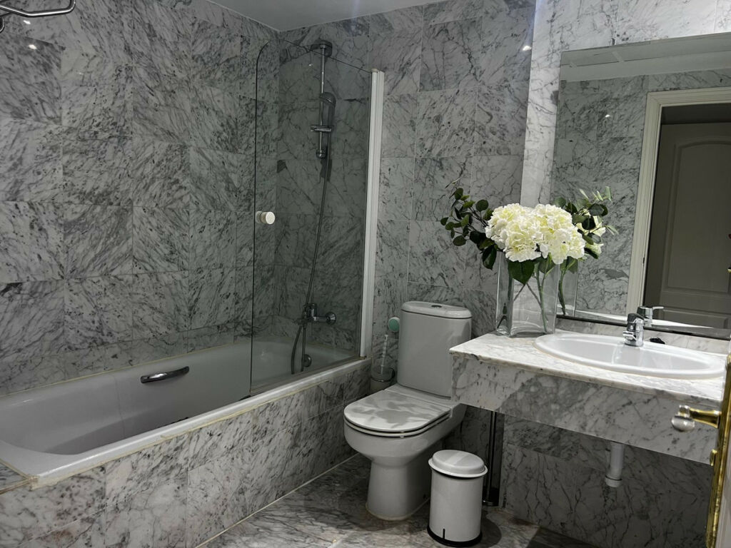 Ground Floor Apartment Puerto Banús Málaga - image 11