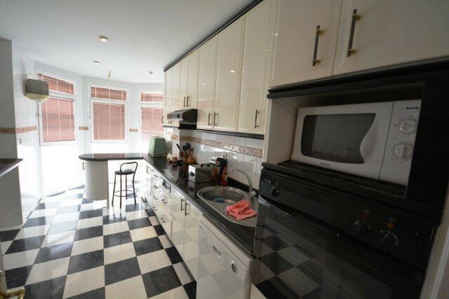 Middle Floor Apartment La Cala del Moral Málaga - image 11