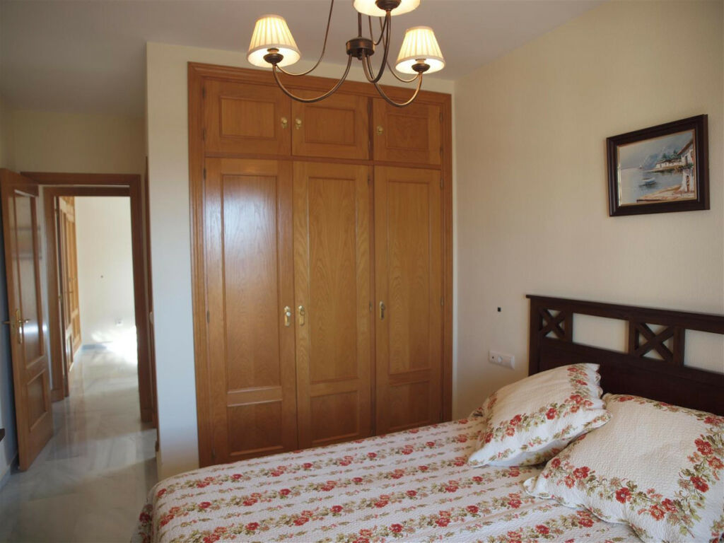 Middle Floor Apartment Caleta de Vélez Málaga - image 11