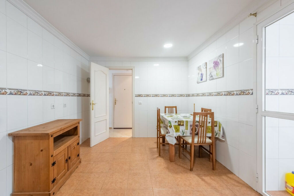 Middle Floor Apartment Estepona Málaga - image 7