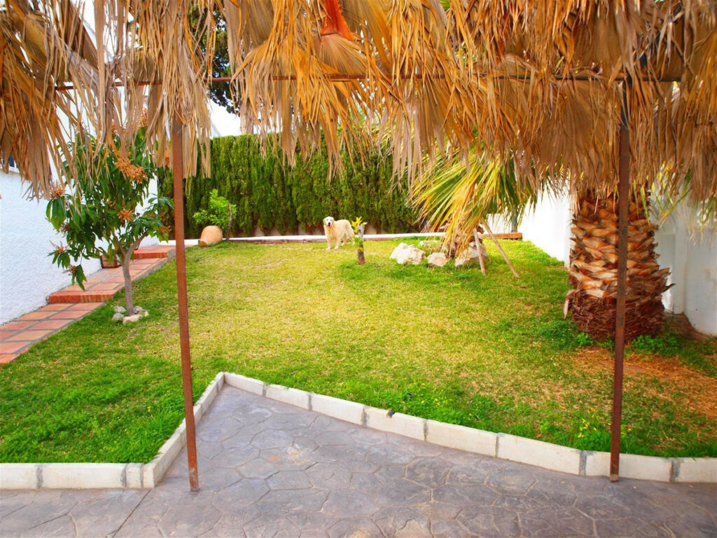 Detached Villa Benajarafe Málaga - image 11