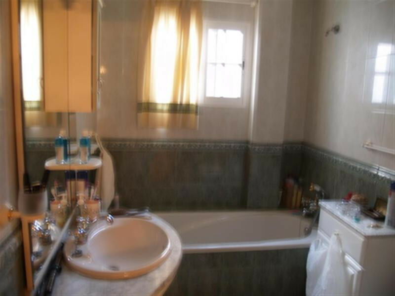 Townhouse Benamocarra Málaga - image 11