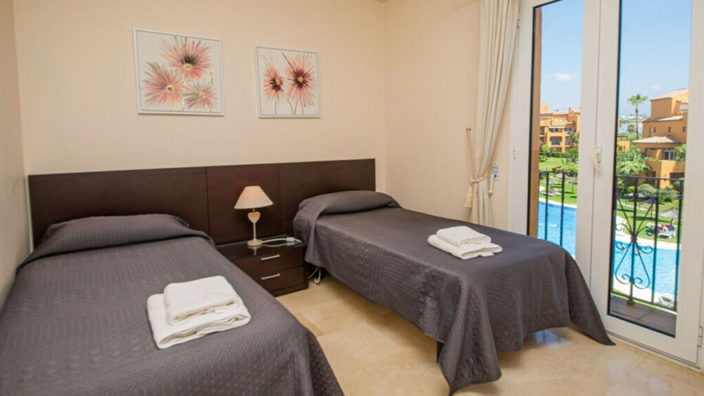 Middle Floor Apartment La Duquesa Málaga - image 11