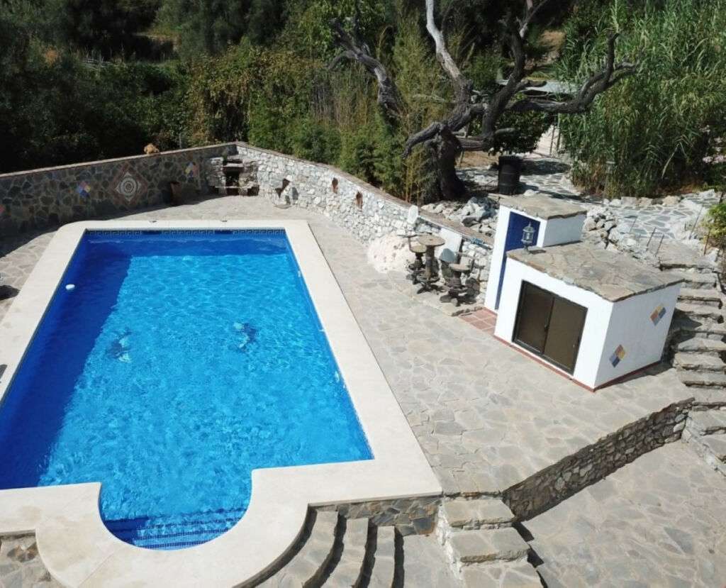 Detached Villa Canillas de Aceituno Málaga - image 11