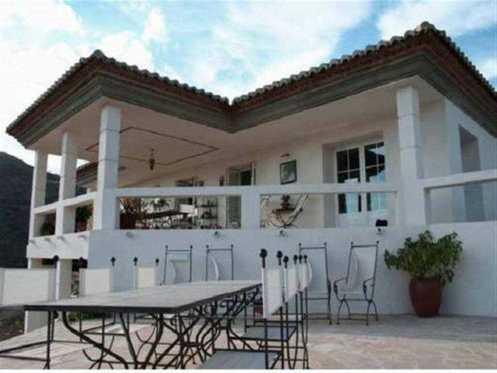 Detached Villa Canillas de Aceituno Málaga - image 11