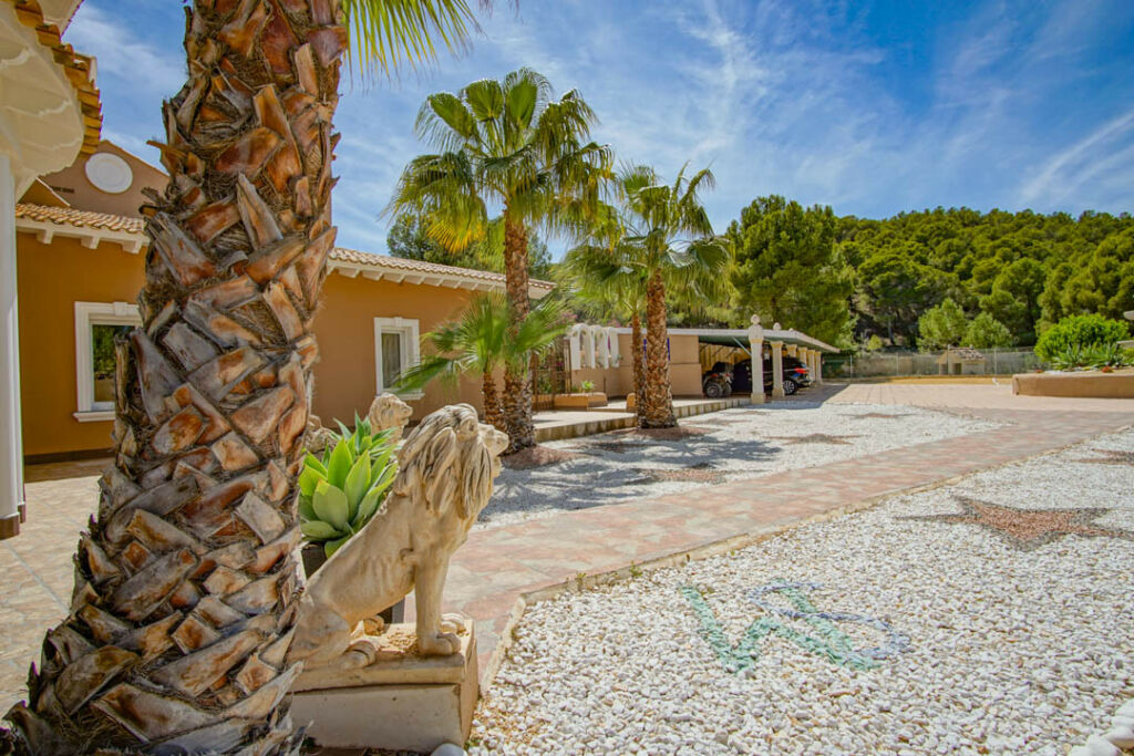 Detached Villa La Nucia Alicante - image 12