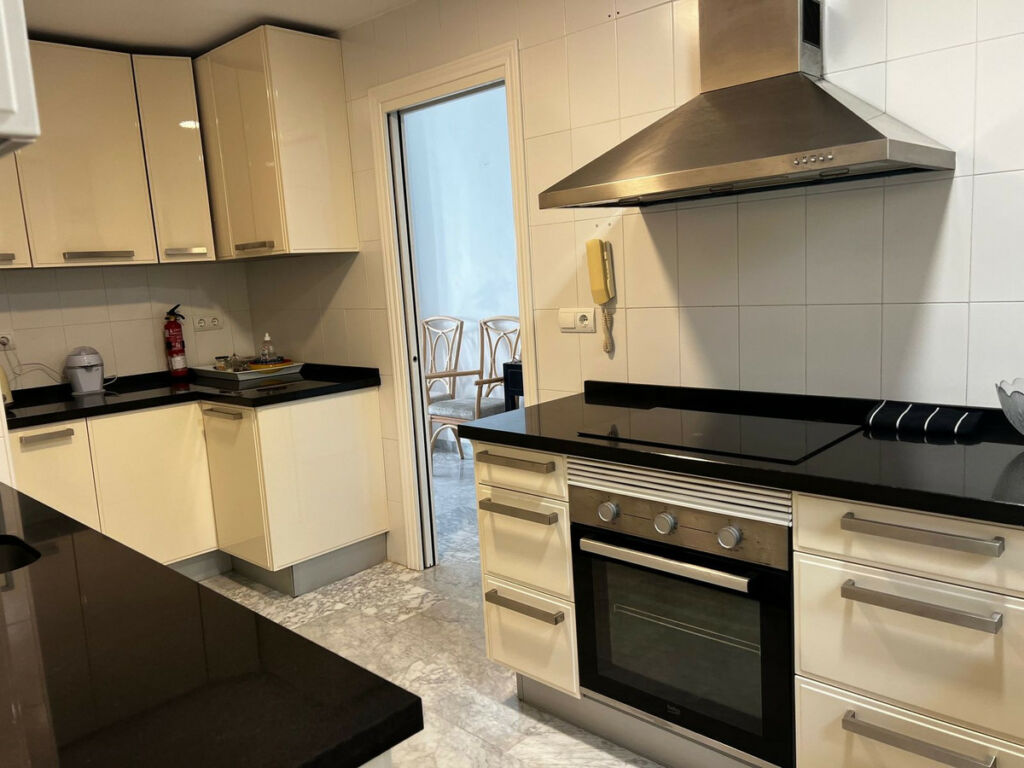 Ground Floor Apartment Puerto Banús Málaga - image 12