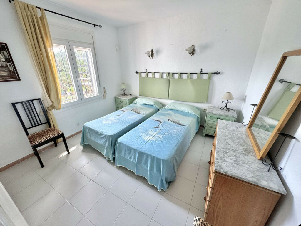 Detached Villa Calahonda Málaga - image 12