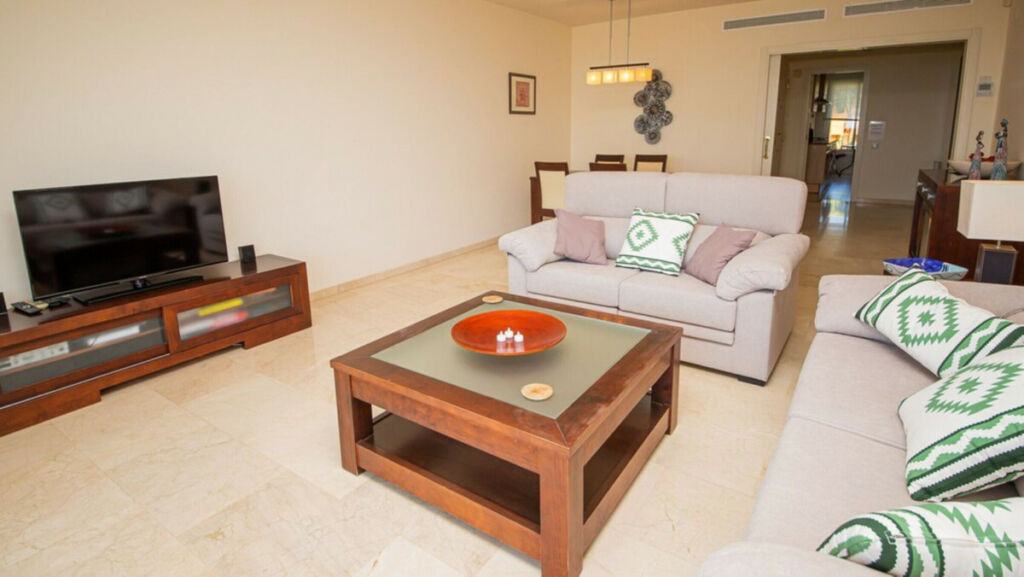 Middle Floor Apartment La Duquesa Málaga - image 12
