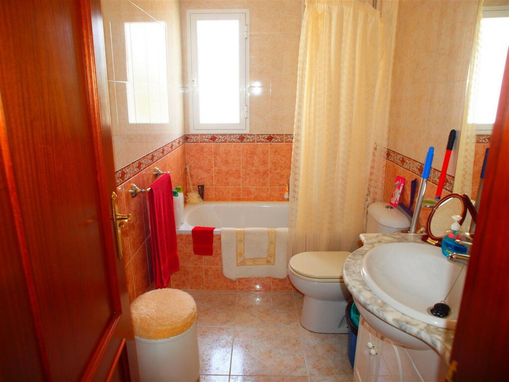 Detached Villa Viñuela Málaga - image 12