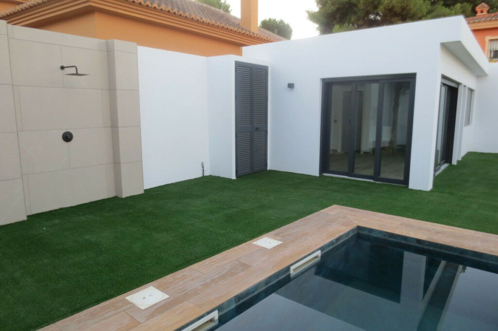 Detached Villa El Coto Málaga - image 12
