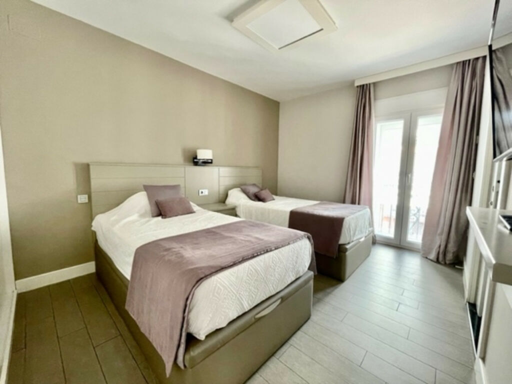 Middle Floor Apartment Puerto Banús Málaga - image 12