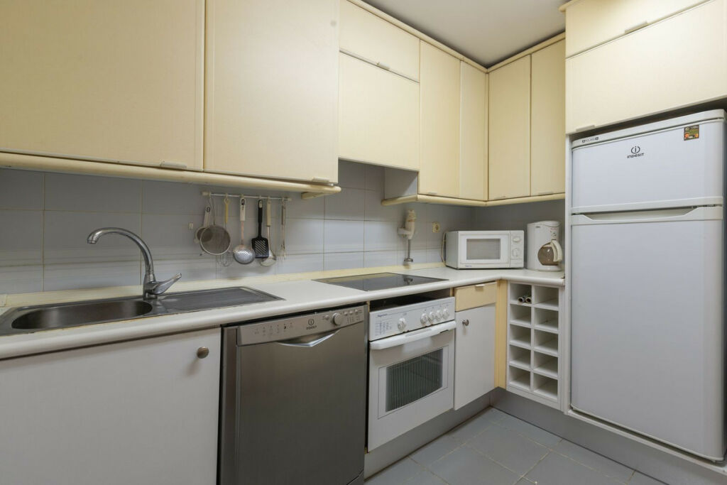 Middle Floor Apartment Elviria Málaga - image 12