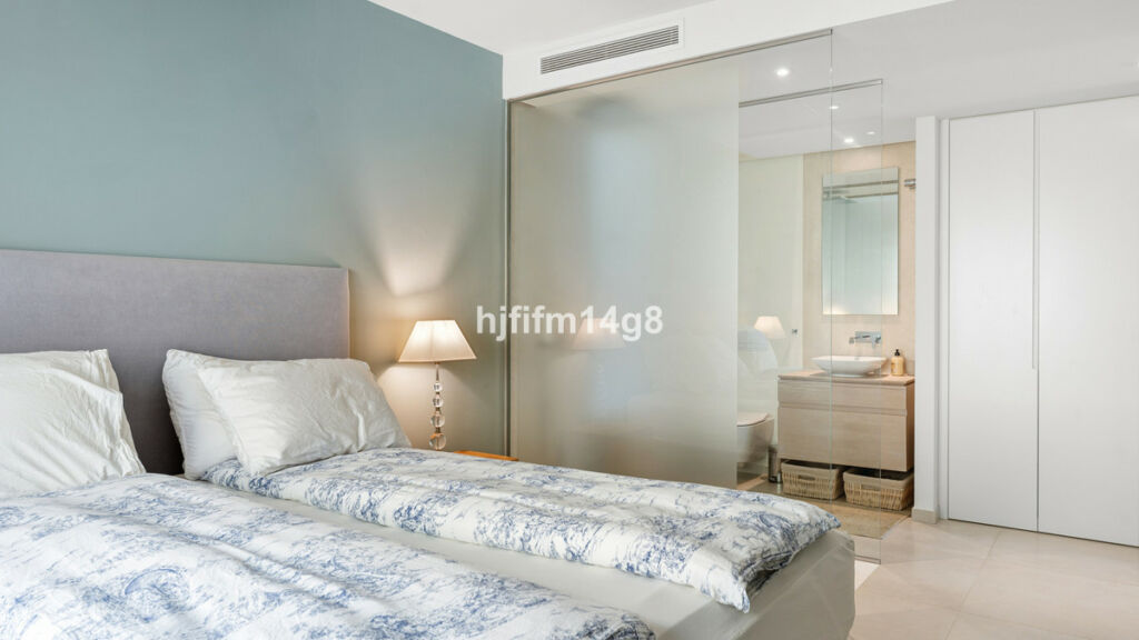 Middle Floor Apartment Nueva Andalucía Málaga - image 12