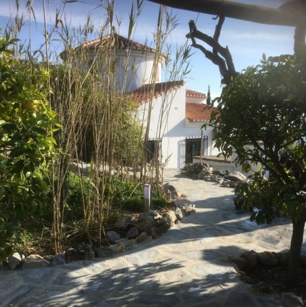 Detached Villa Canillas de Aceituno Málaga - image 13