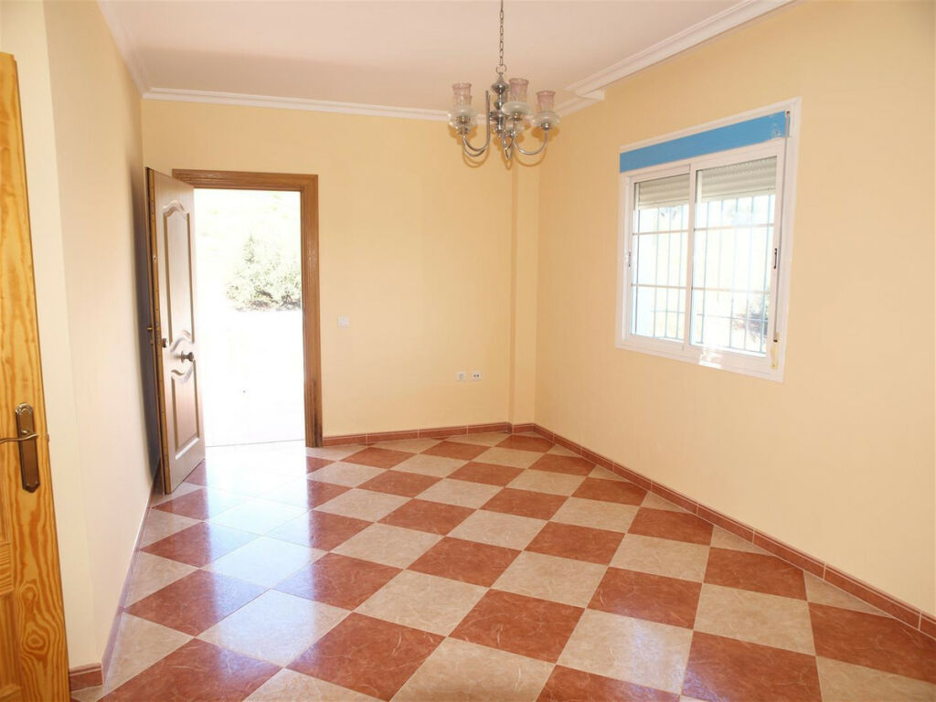Detached Villa Los Romanes Málaga - image 13