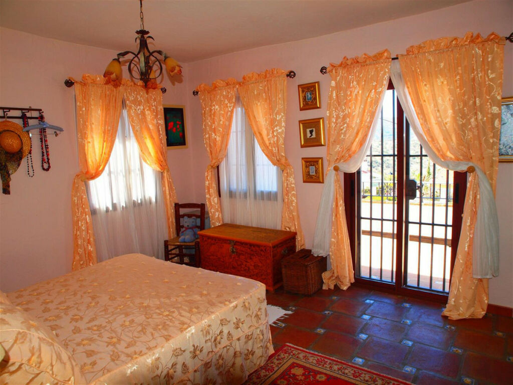 Detached Villa Viñuela Málaga - image 13
