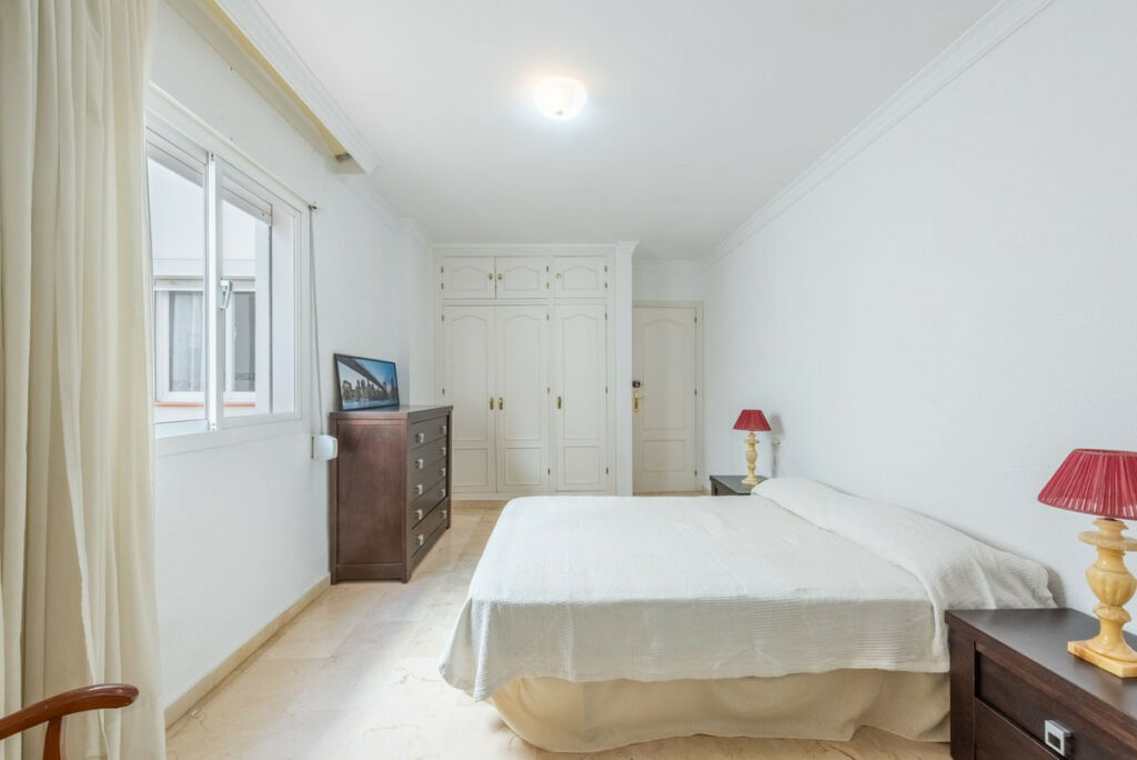 Middle Floor Apartment Estepona Málaga - image 9