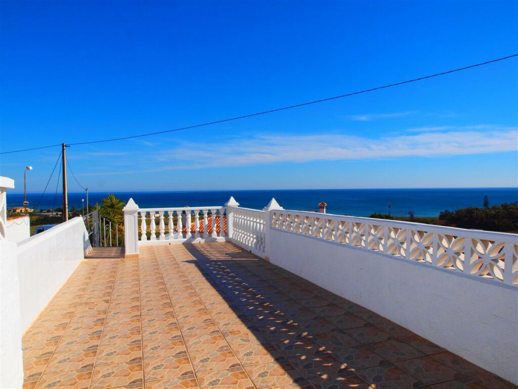 Detached Villa Almayate Málaga - image 13