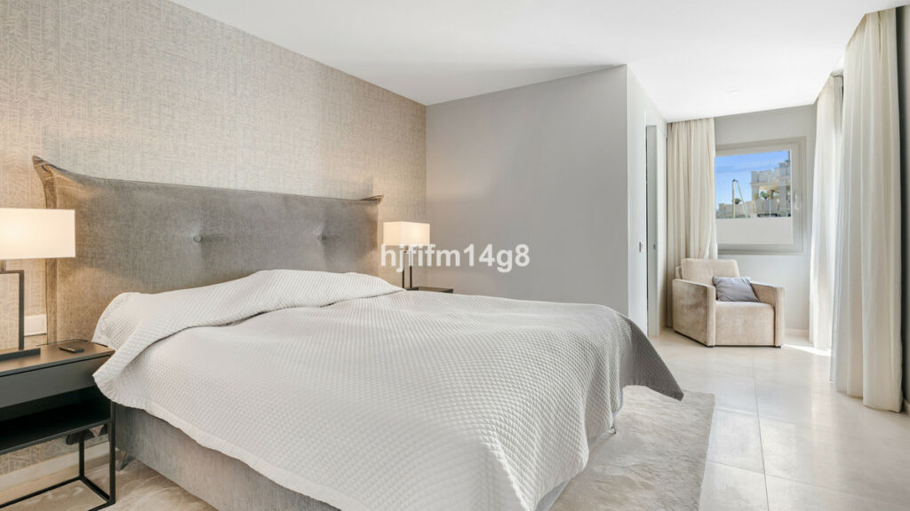 Middle Floor Apartment Nueva Andalucía Málaga - image 13