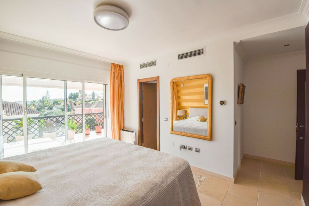 Townhouse Nueva Andalucía Málaga - image 13